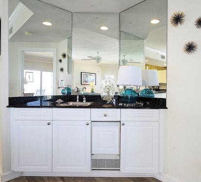 Mini Bar Area