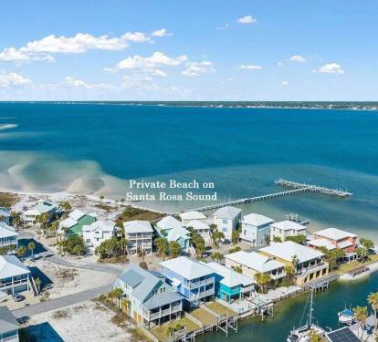 Easy Walk to PRIVATE Sandy Beach on Santa Rosa Sound. FREE Kayak & Paddle Board!