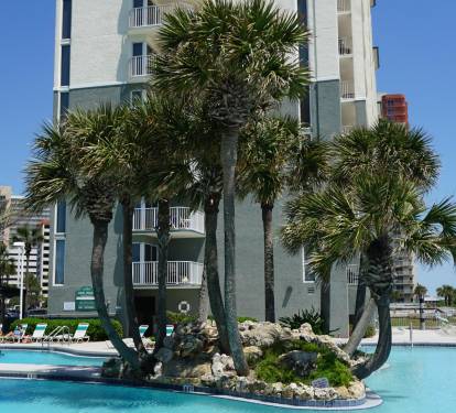 Lagoon Pool between Tower 2 and Tower 3