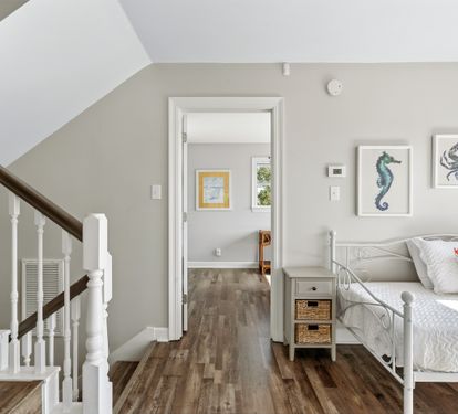 Middle Floor Landing
