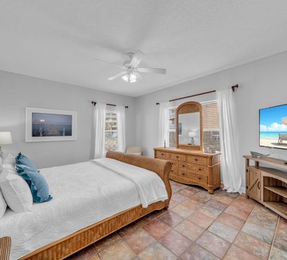 West king bedroom, 4k tv, en-suite bathroom