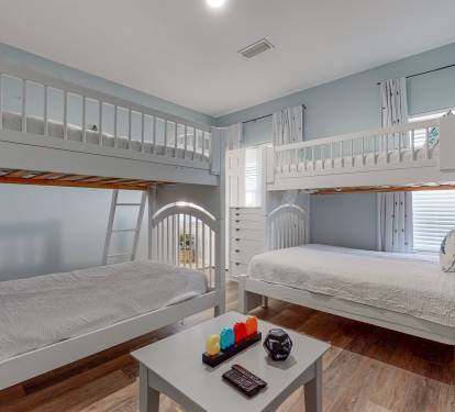 5 people can comfortable sleep in the bunk beds