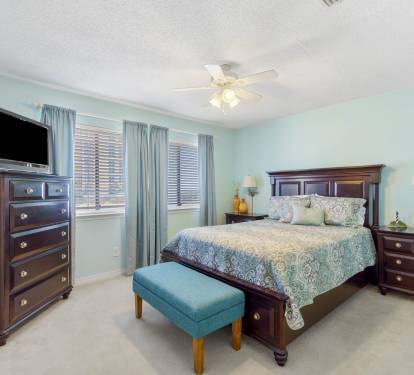 Master Bedroom (Queen)