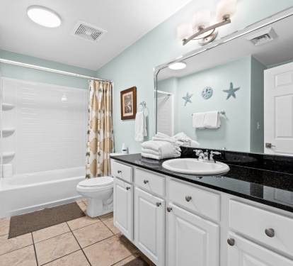Hallway bathroom, granite, upgraded tub/shower