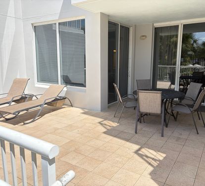 400ft Balcony with Lounge chairs, Table &amp; Chairs