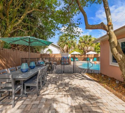 Seat 8 under the teal umbrella for an alfresco dinner while the pool
shimmers in the background. Outdoor dining at Salt & Sway is a
full-evening event.