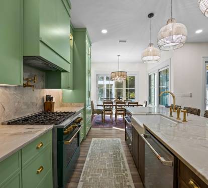 Kitchen (galley view)