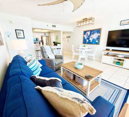 Beautifully decorated and furnished living room