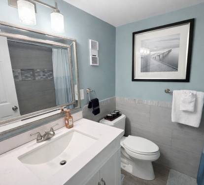 Totally remodeled 2nd bath off  the hallway.