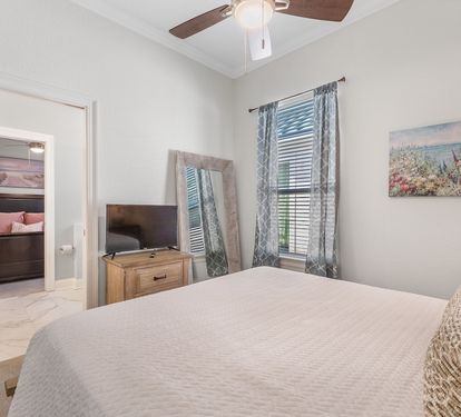 Bedroom with queen bed