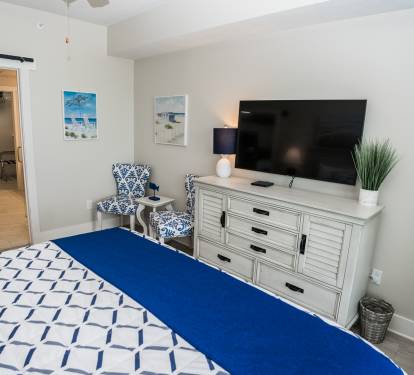 SUPER LARGE EN SUITE BATH