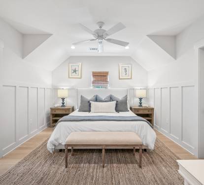 Upstairs Master Suite with King bed