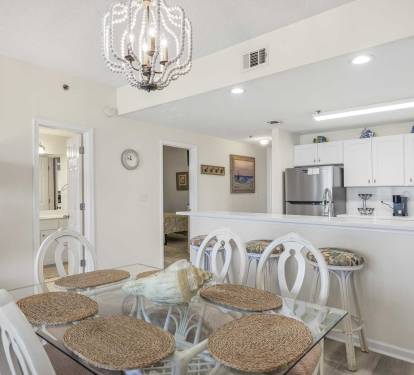 dining leeward key 305