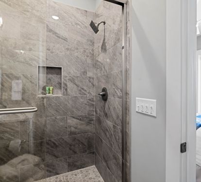Main Floor King Shower