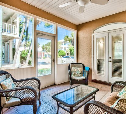 Screened-in patio with outdoor seating
