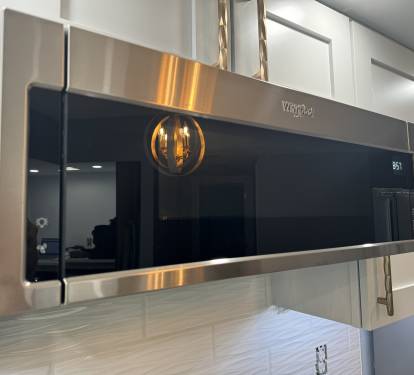 Brand new Whirlpool microwave in Stainless Steal.