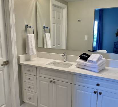Guest King Suite Vanity