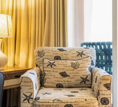Beautiful coastal decor to really make you feel like you're on vacation.