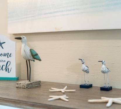 Coastal decor throughout to really make you feel the beach vibes.