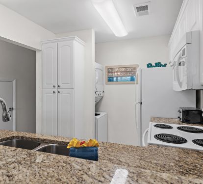 Full size kitchen