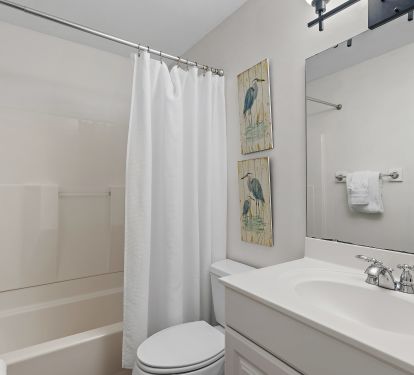 Bath off of king guest room