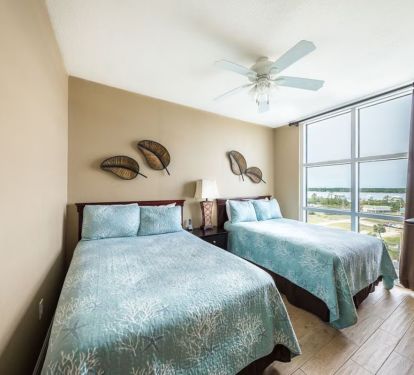2nd bedroom with 2 Double/ Full sized beds.
