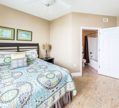 3rd bedroom - Queen sized bed with own bathroom.