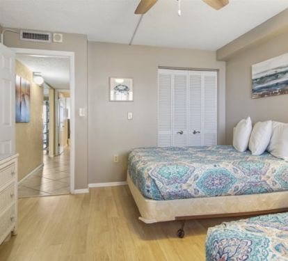 Guest BR with two full beds. 