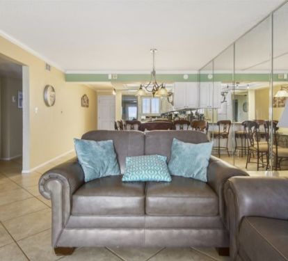 Living Room / Dining room to have family dinners or game night! 