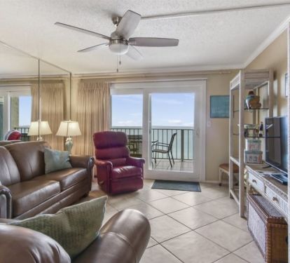 Gulf front LR for the entire family! Recliner to kick back in! Sofa Sleeper!