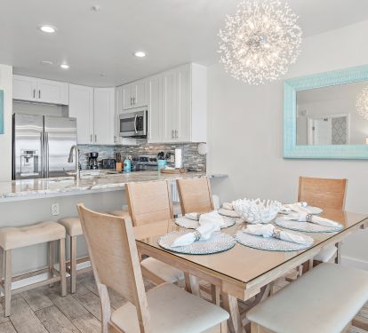 Breakfast bar with seating for 4