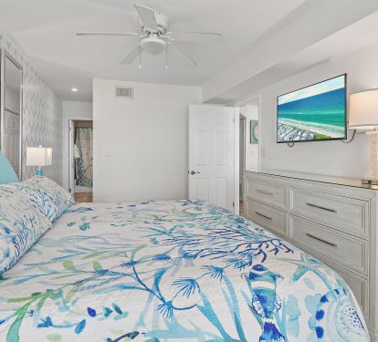 Spacious dresser &amp; view to the private Main bathroom