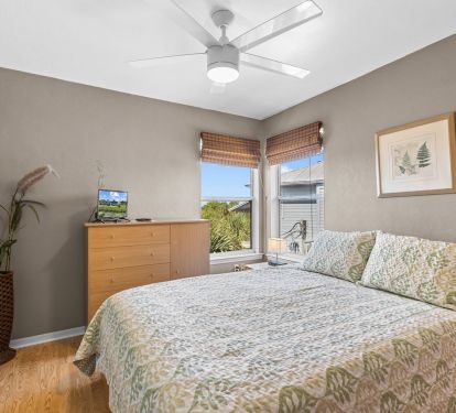 Queen Bedroom has bath across the hall, ceiling fan. 