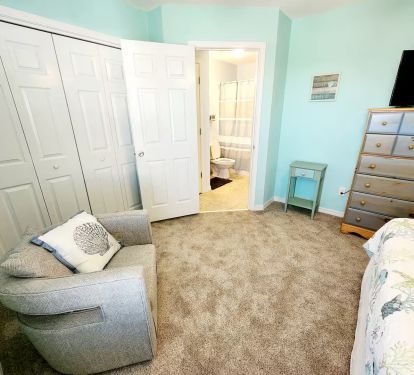 Primary bedroom with full bath - tub/shower