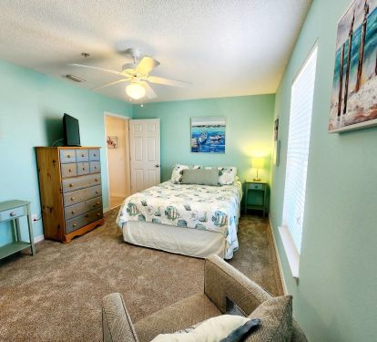 Queen bed, new carpet and freshly painted