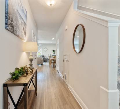 Clean, bright upstairs hallway with soft carpeting and modern finishes. Convenient access to bedrooms and bathrooms, creating a calm and comfortable flow throughout the home.
