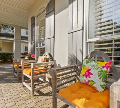 Relaxing front patio seating