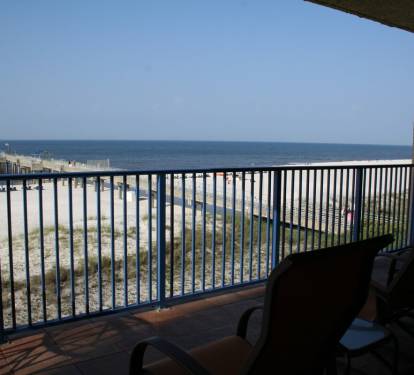 imagine drinking morning coffee with this breathtaking view
