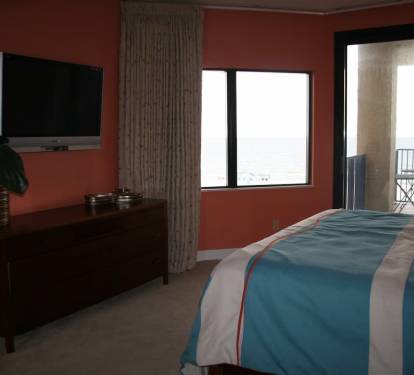 flat screen tv in master bedroom