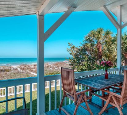 Dining on FL Sundowner's Gulf Front Deck