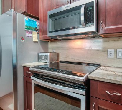 Spacious fully-equipped-granite-top kitchen
