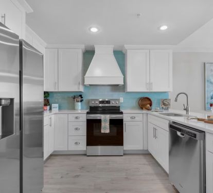 Beautiful Spacious Kitchen, fully equipped with everything you need