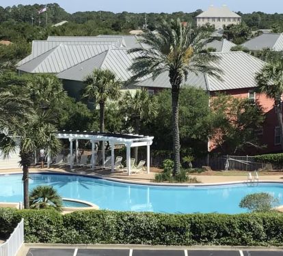  Large Resort Pool and Hot Tub, Bathrooms, showers