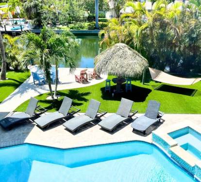 Sirenia By The Sea - heated pool, hot tub, sun loungers, tiki hut, hammock, putt
