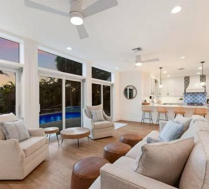 Second back living room overlooking the pool - Sirenia By The Sea
