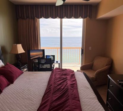 Master King-sized bedroom with a bedside nightstand to set aside your smartphone before dozing off. Plus, enjoy direct access to the balcony!