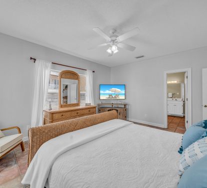 West king bedroom, 4k tv, en-suite bathroom