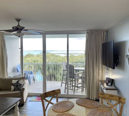 Living Room/Dinning Table