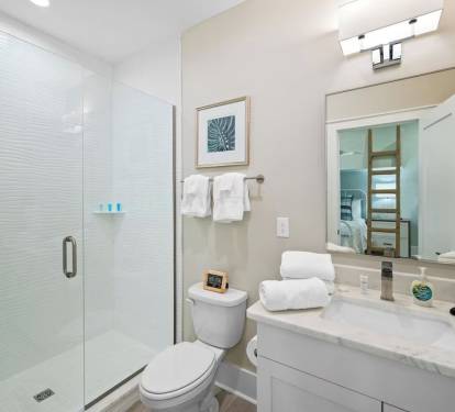 Second floor queen and twin loft bathroom.