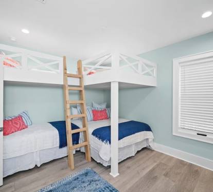 2 Queen Beds and 2 Twin Beds